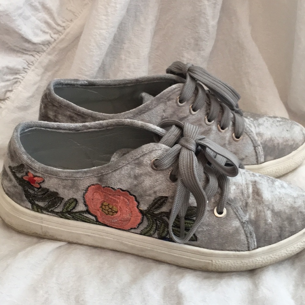 Vintage Havana grey velvet fun tennis shoes 👞